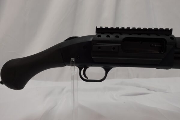 Mossberg 590 Shockwave SPX 12 Ga  12/14.3" Picatanny Rail/Heat Shield; 2 grips. 50648