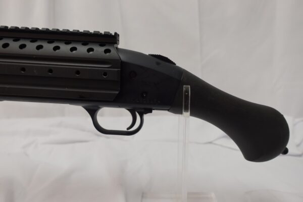 Mossberg 590 Shockwave SPX 12 Ga  12/14.3" Picatanny Rail/Heat Shield; 2 grips. 50648