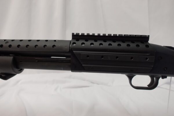 Mossberg 590 Shockwave SPX 12 Ga  12/14.3" Picatanny Rail/Heat Shield; 2 grips. 50648