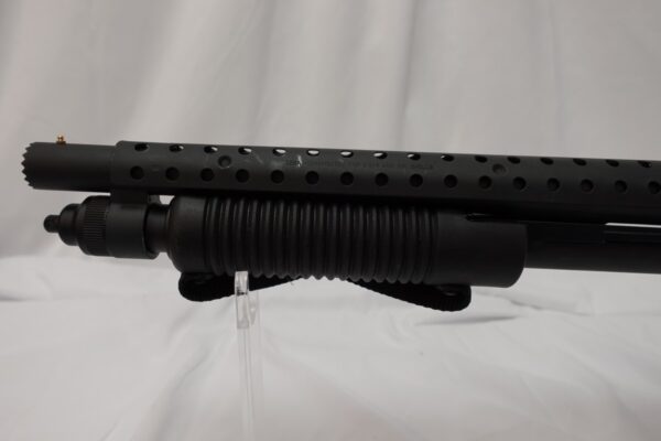 Mossberg 590 Shockwave SPX 12 Ga  12/14.3" Picatanny Rail/Heat Shield; 2 grips. 50648