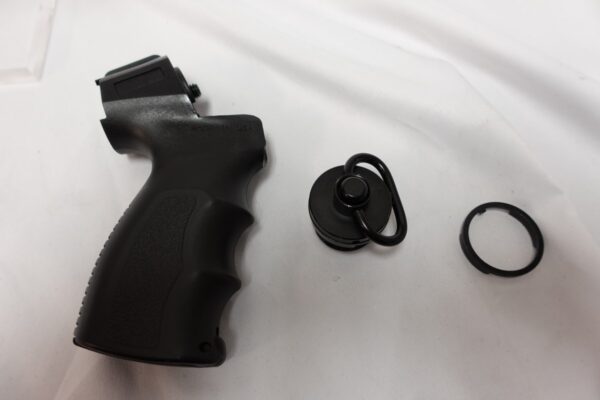 Mossberg 590 Shockwave SPX 12 Ga  12/14.3" Picatanny Rail/Heat Shield; 2 grips. 50648
