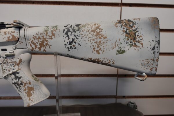 dsc04634__03173.jpg YHM Yankee Hill Machine Co. AR-15 W/LARUE GRIP SNOW CAMO RIFLE