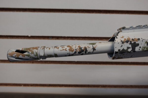 dsc04637__16595.jpg YHM Yankee Hill Machine Co. AR-15 W/LARUE GRIP SNOW CAMO RIFLE