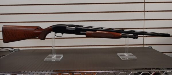 y2016175__63087.jpg 1973 WINCHESTER MODEL 12 SKEET SHOTGUN, 12GA 2 3/4" FULLCHOKE 30"